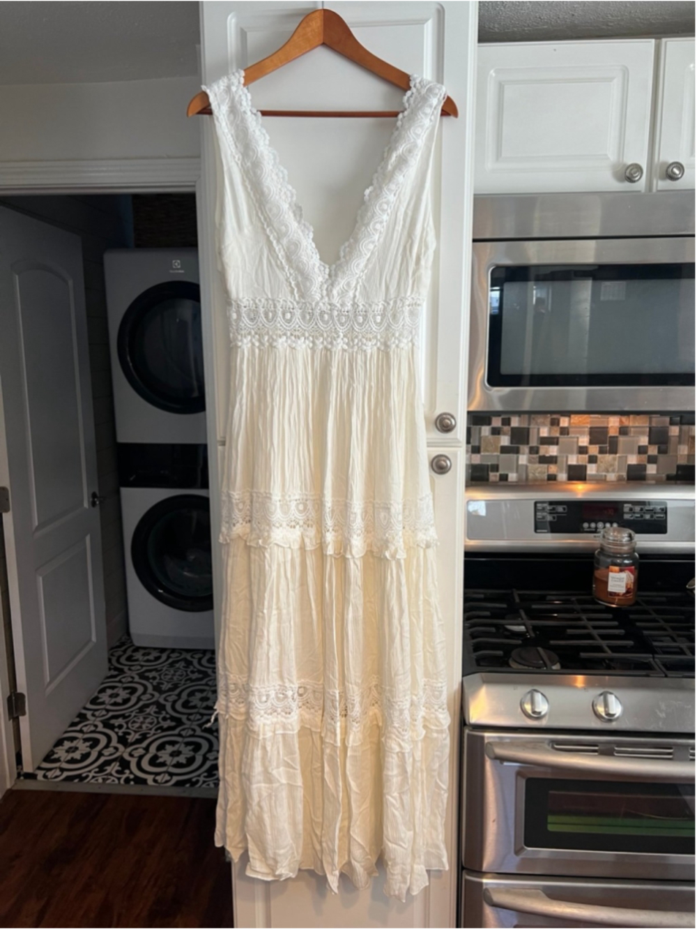 NWT Showpo Thrills and Spills Maxi Dress Size 6 Boho Lace V Neck Gauze White - Picture 5 of 9